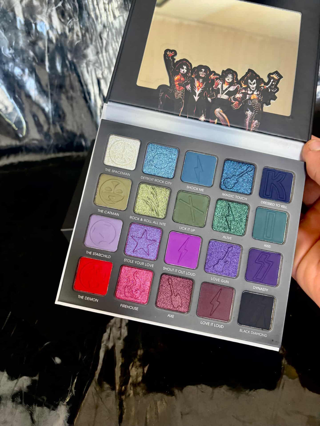 Paleta kiss x glamlite