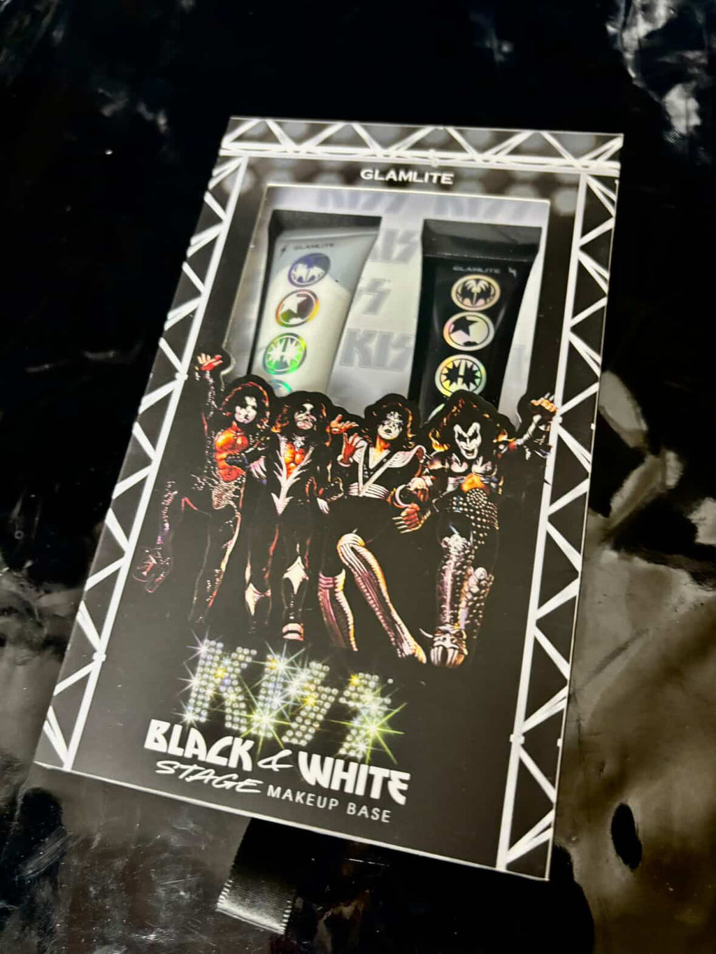 Pre base black and white kiss glamlite