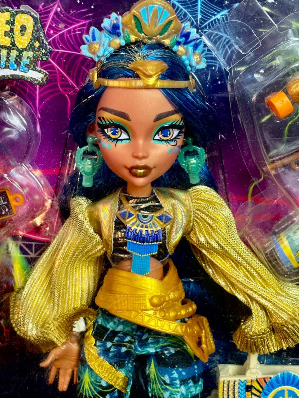 Cleo denile monters fest Coleccion