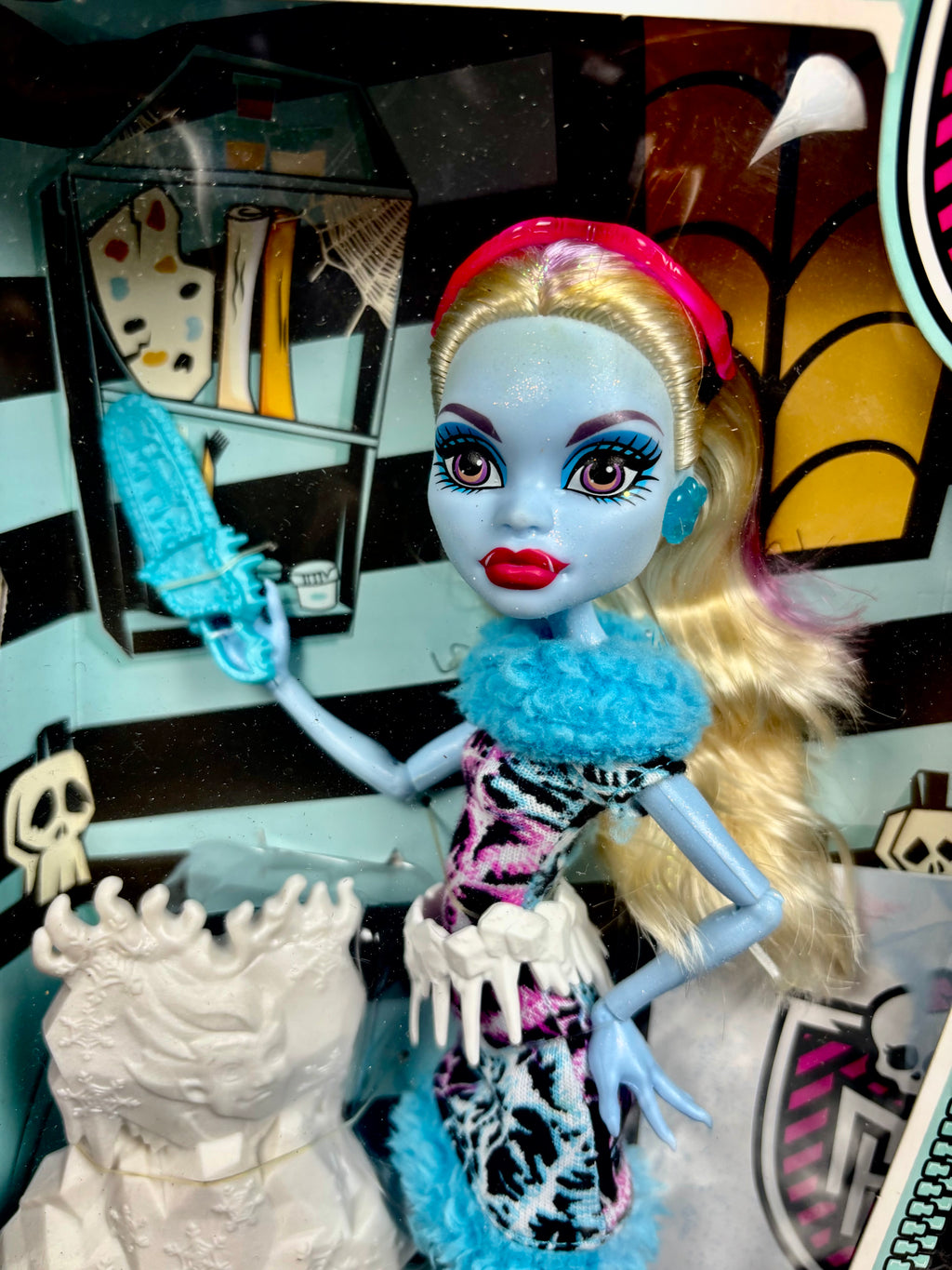 Abbey  bominable - art class g1 ❄️🎨