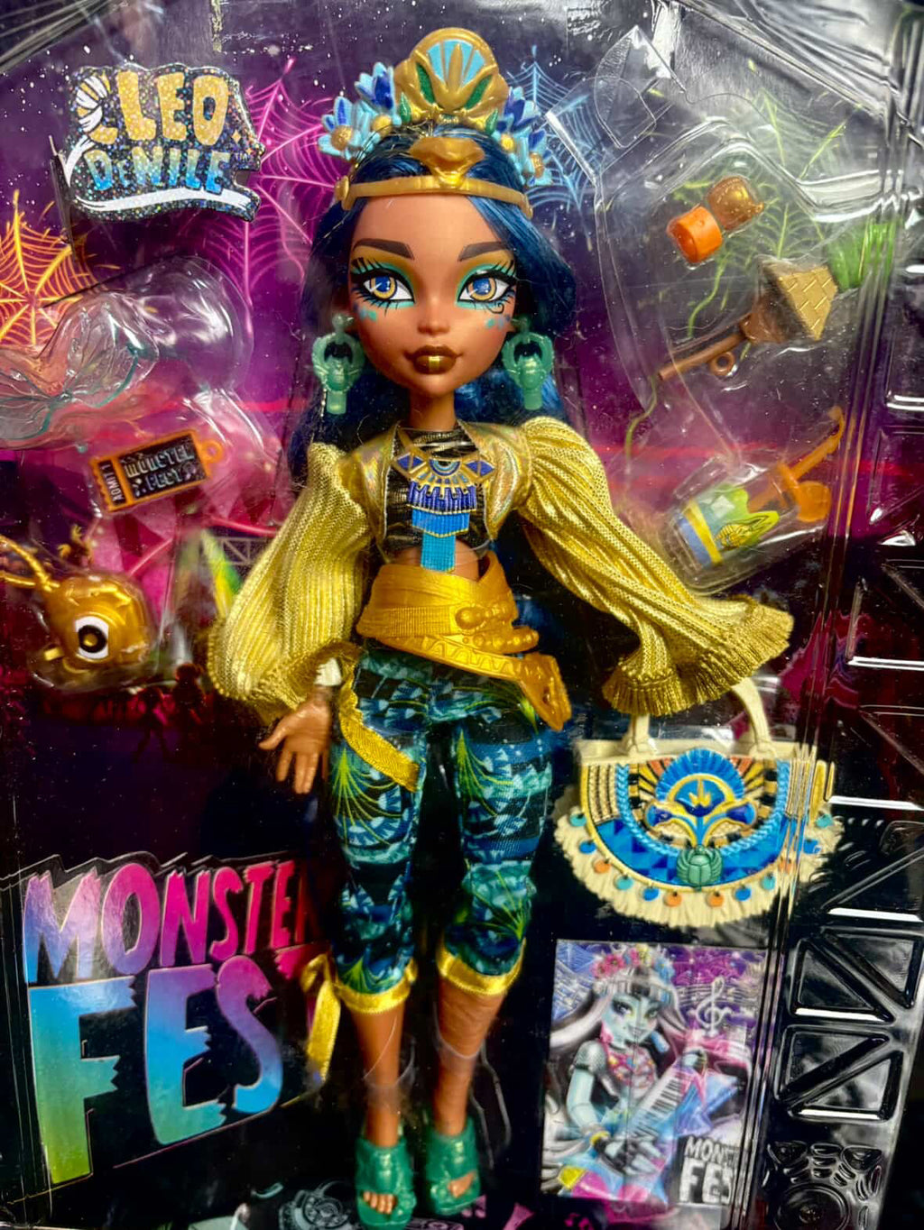 Cleo denile monters fest Coleccion