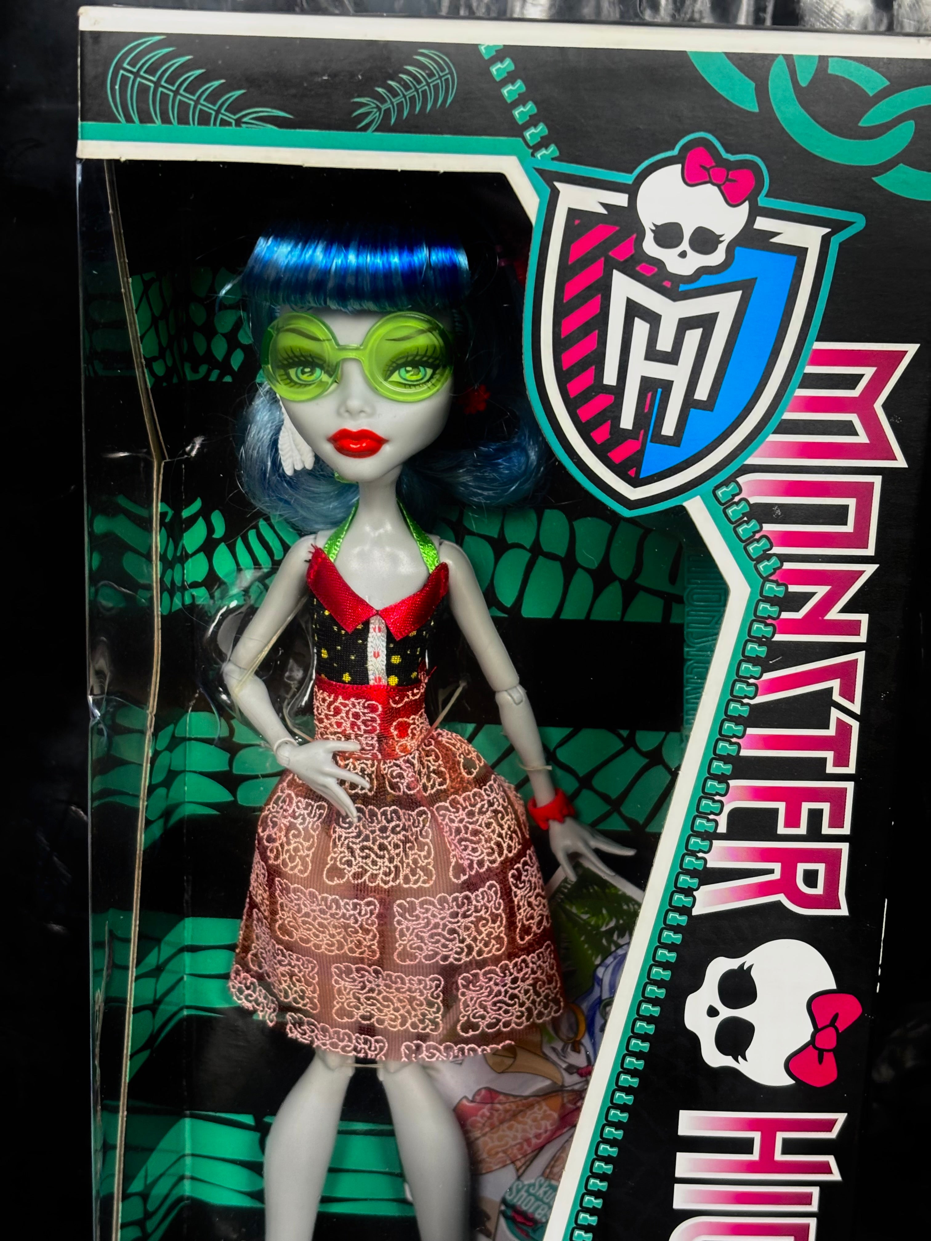 Ghoulia- Skull shores