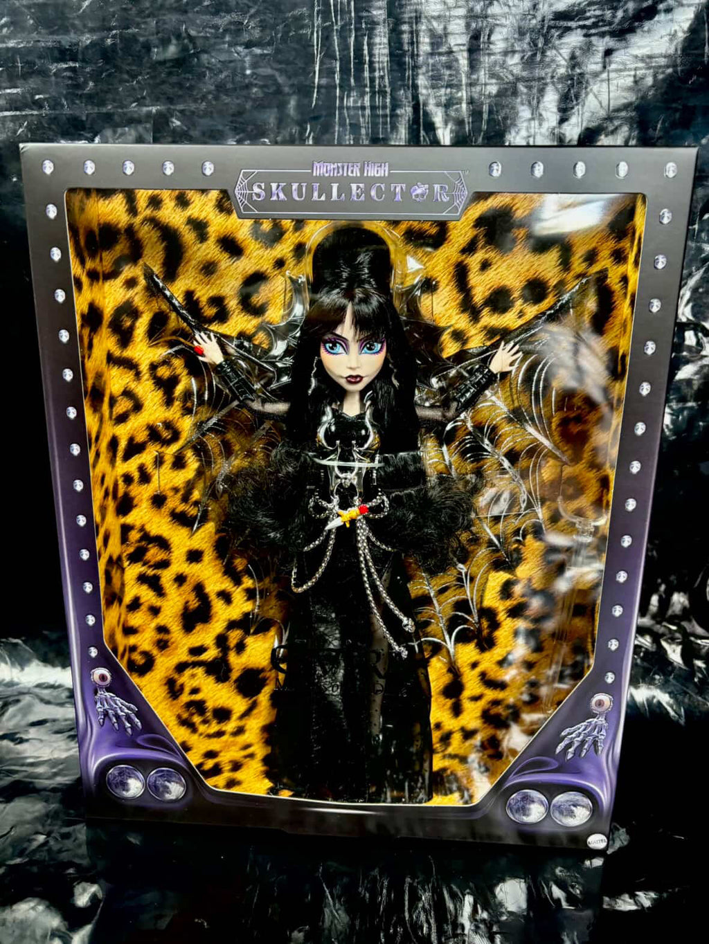 Elvira monter high Skullector