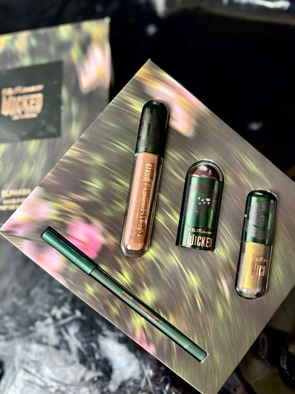 Rem beauty x wicked Elphaba makeup set 💚🧙