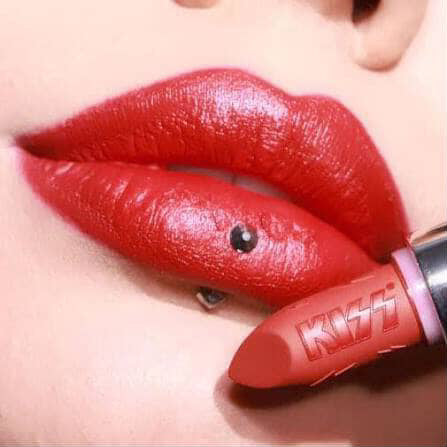 Lip Kit lick it up kiss glam life