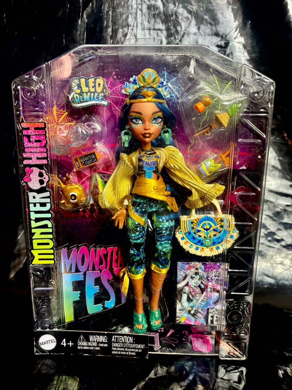 Cleo denile monters fest Coleccion