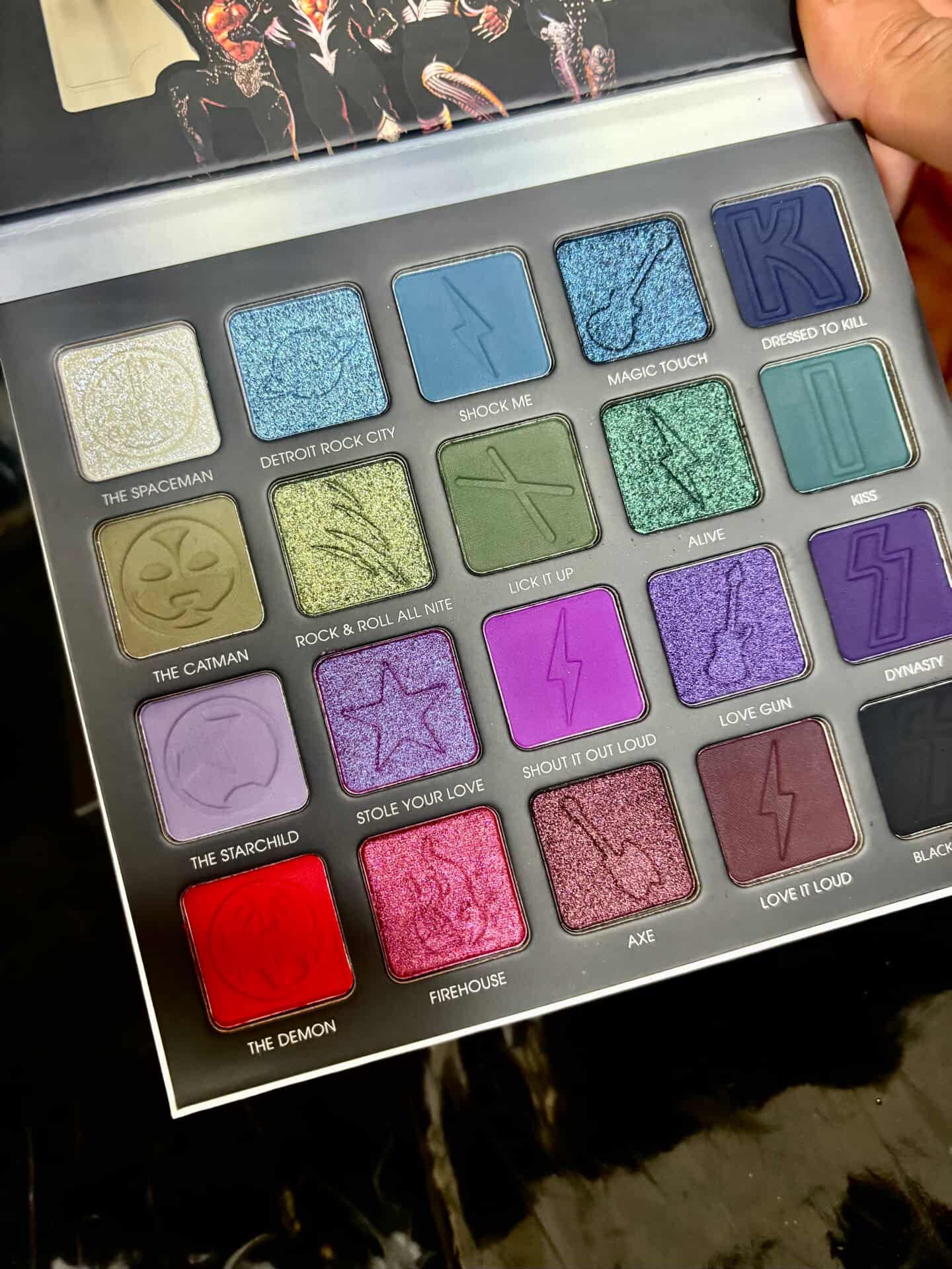 Paleta kiss x glamlite