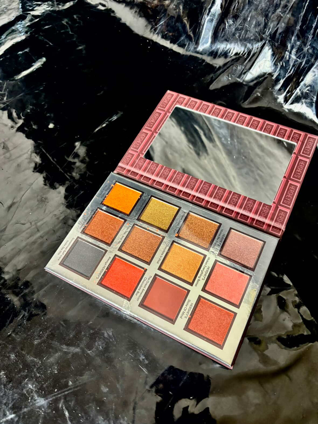 Hershey’s milk chocolate paleta sombra