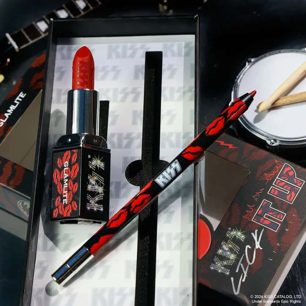 Lip Kit lick it up kiss glam life