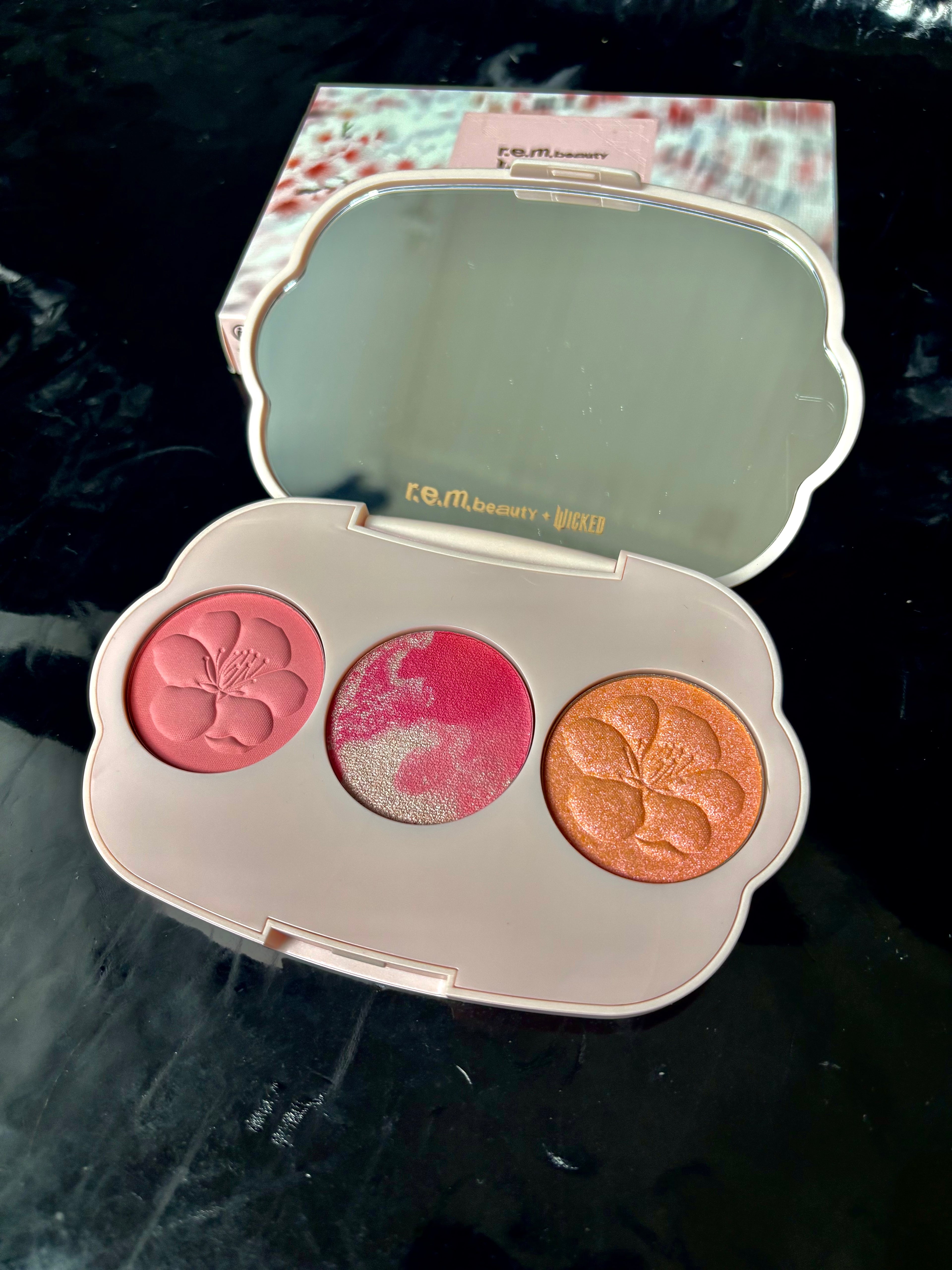 Rem beauty x wicked blush paleta 💕