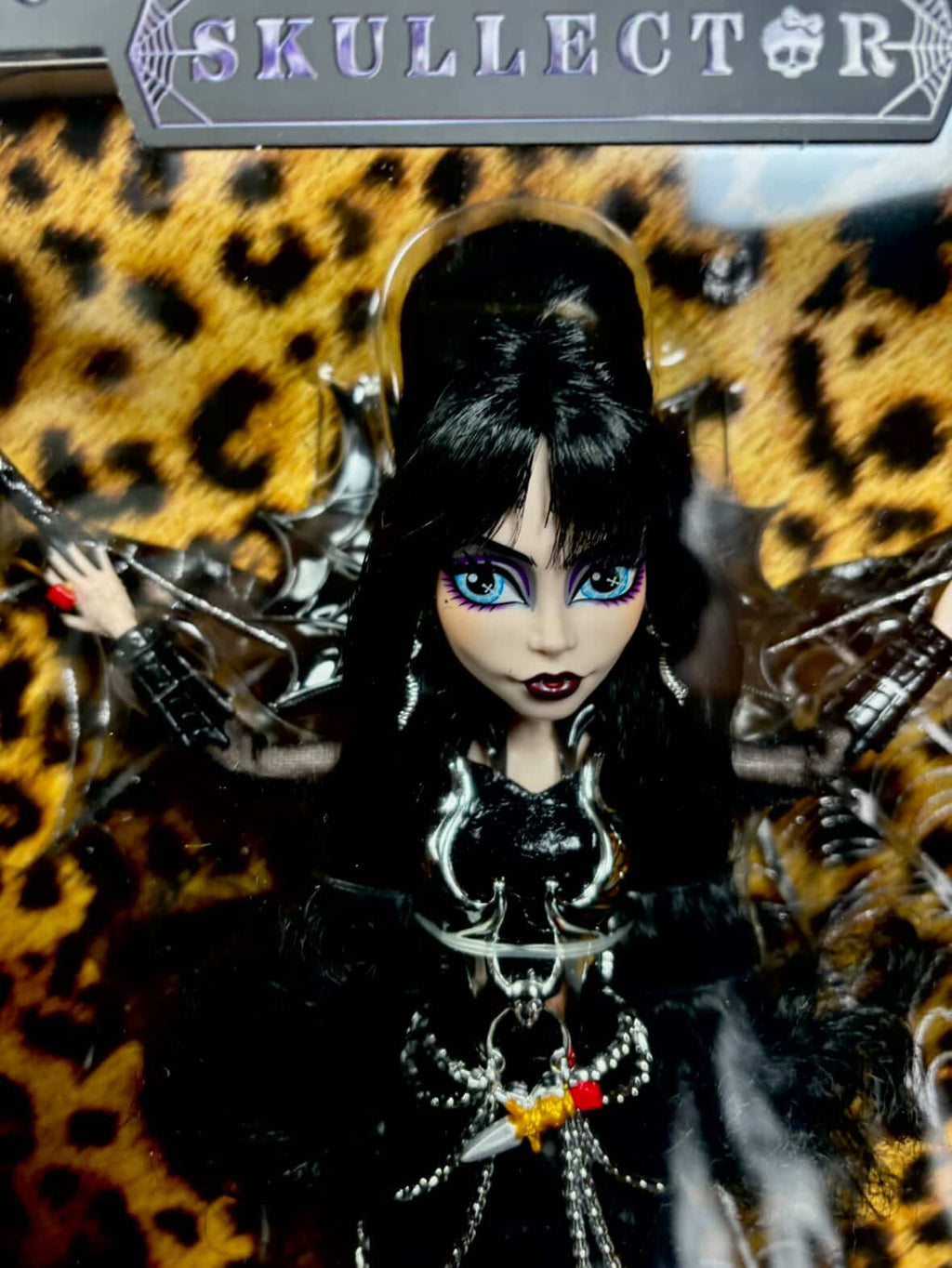 Elvira monter high Skullector