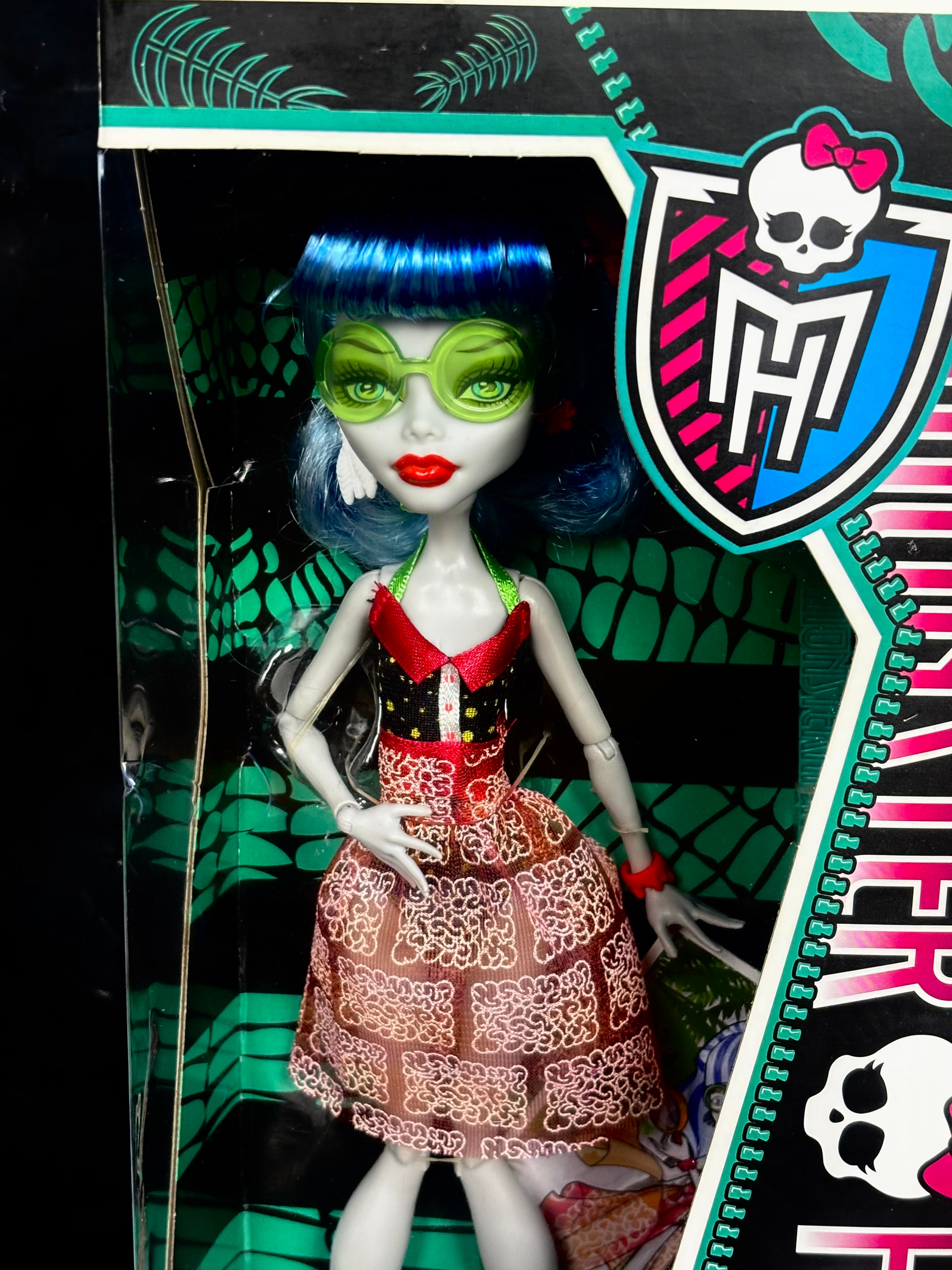 Ghoulia- Skull shores
