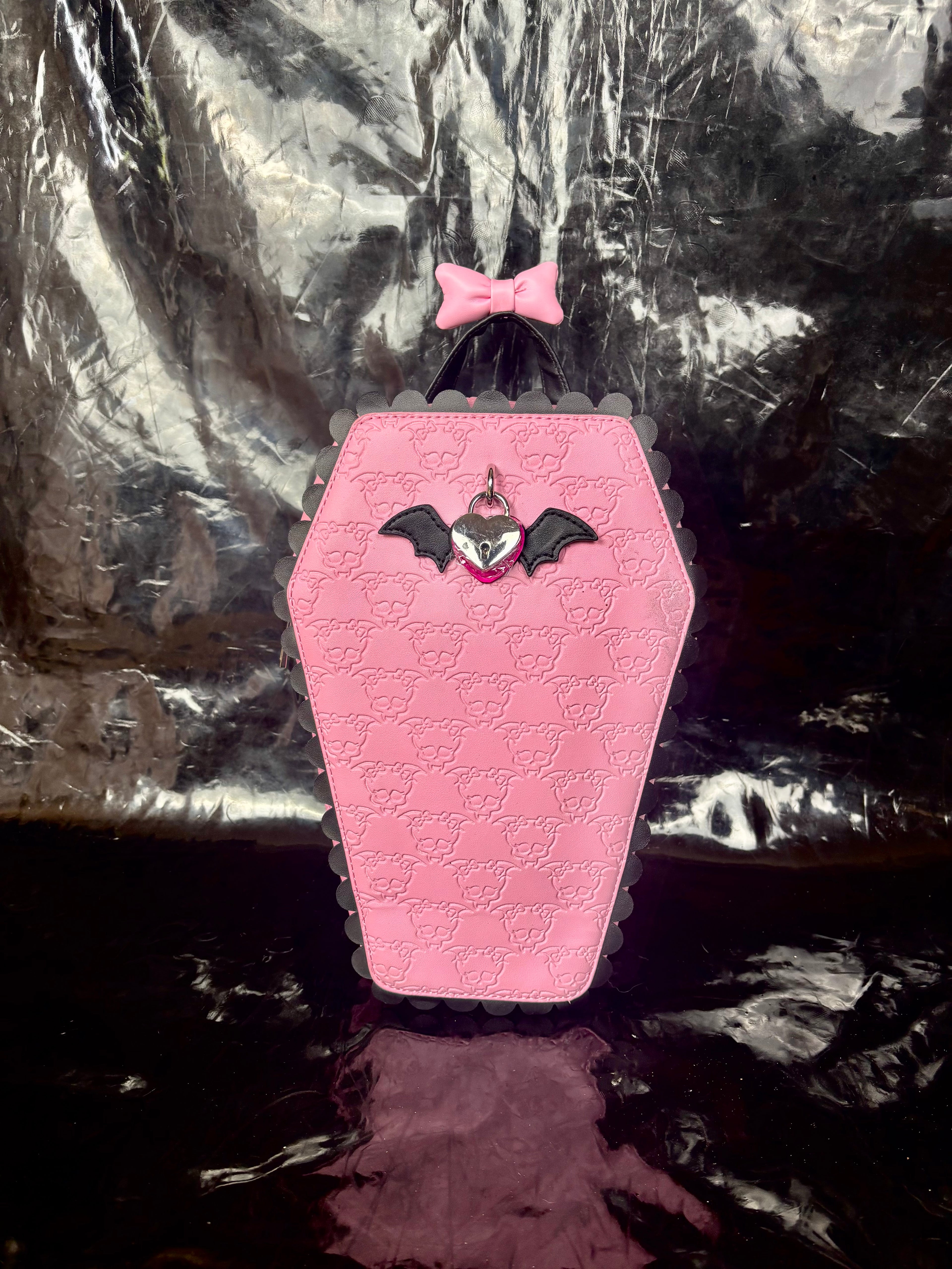 MOCHILA DRACULAURA COFFIN 🦇🖤💕