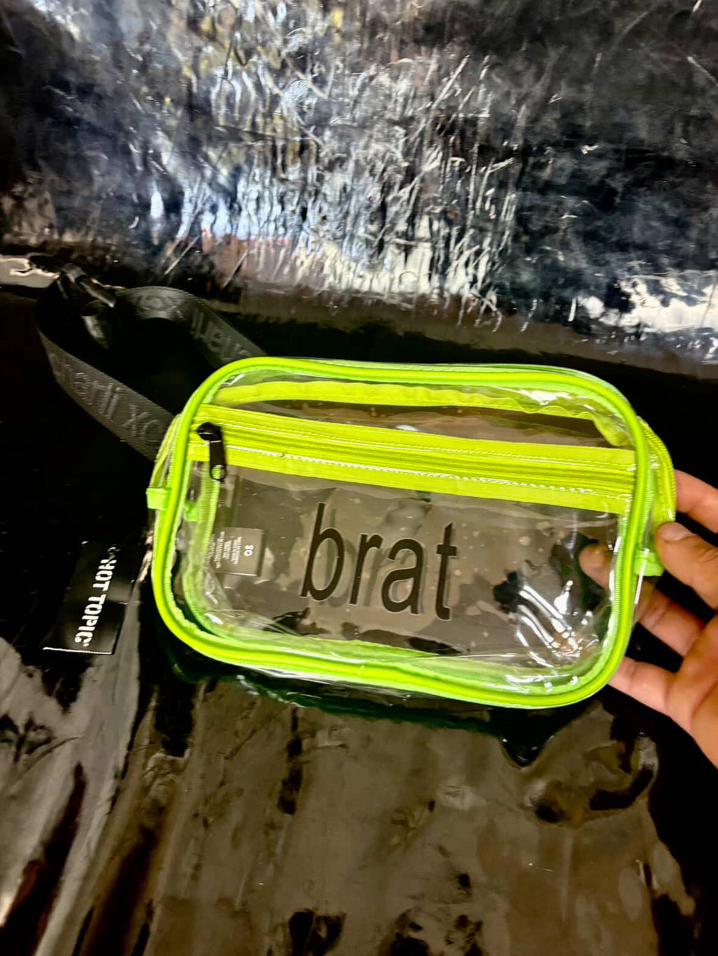Cartera BRAT merch official hot topic