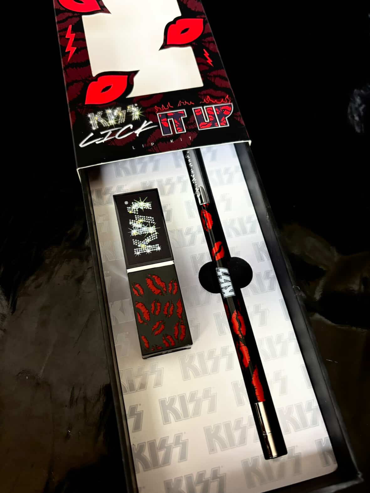 Lip Kit lick it up kiss glam life